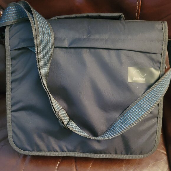 ResMed Air sense 10 Auto set with Accessories and 9881 Run Hours - Picture 16 of 16